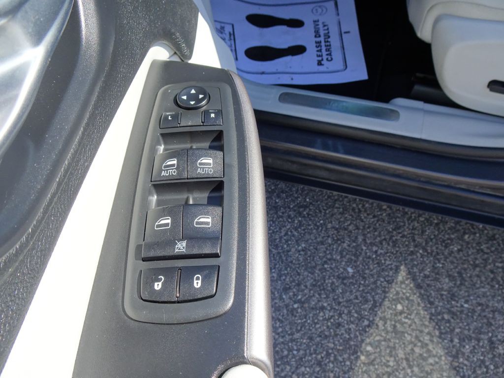 2019 Jeep Cherokee Image 12