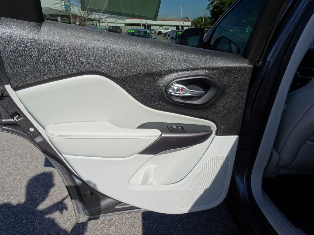 2019 Jeep Cherokee Image 14