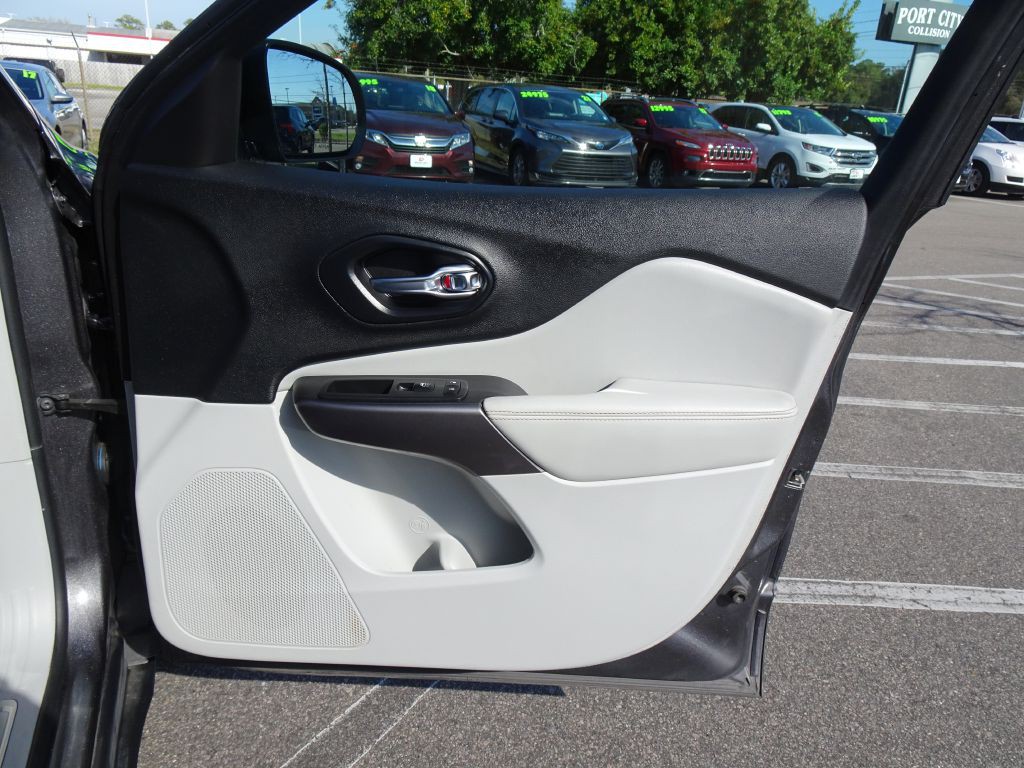 2019 Jeep Cherokee Image 16