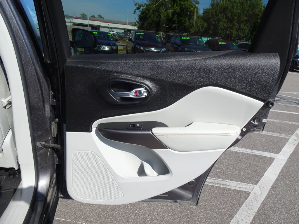 2019 Jeep Cherokee Image 18