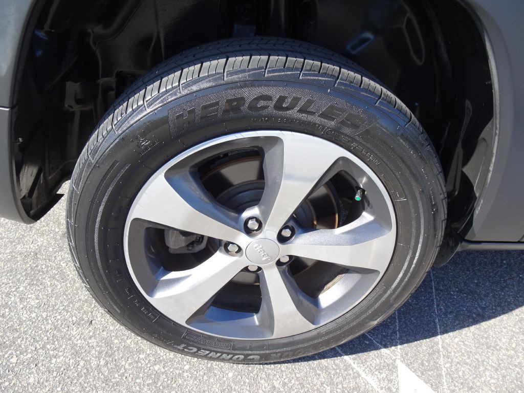 2019 Jeep Cherokee Image 32