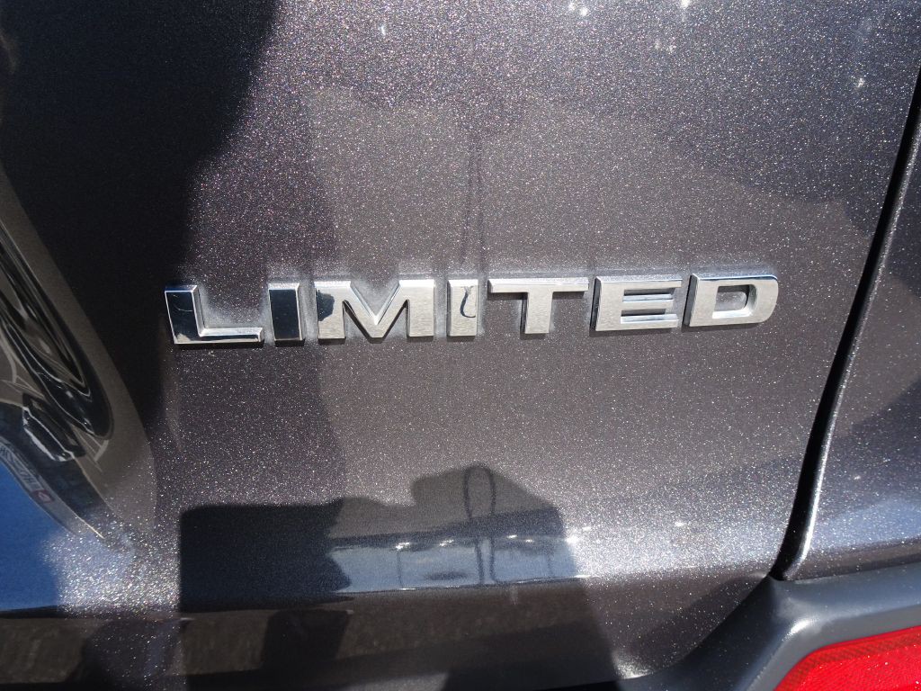 2019 Jeep Cherokee Image 38