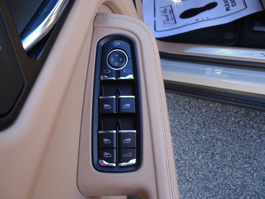 2023 Porsche Macan Image 11