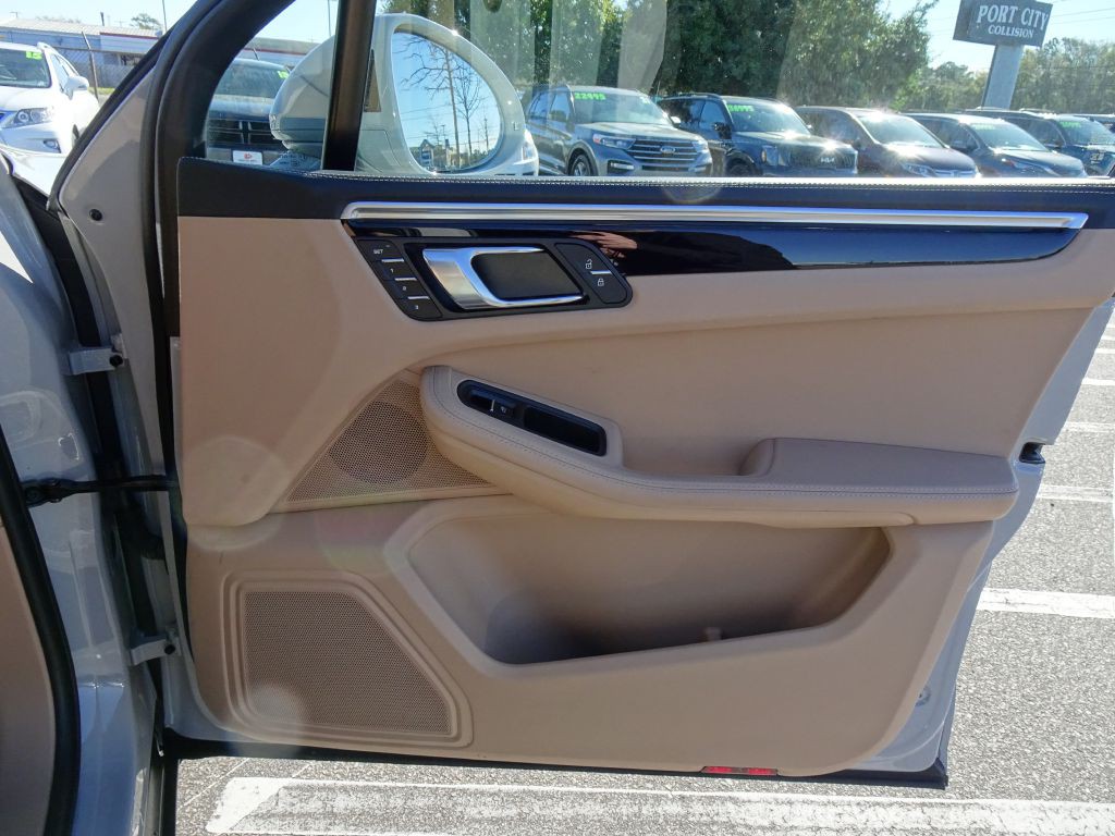 2023 Porsche Macan Image 15