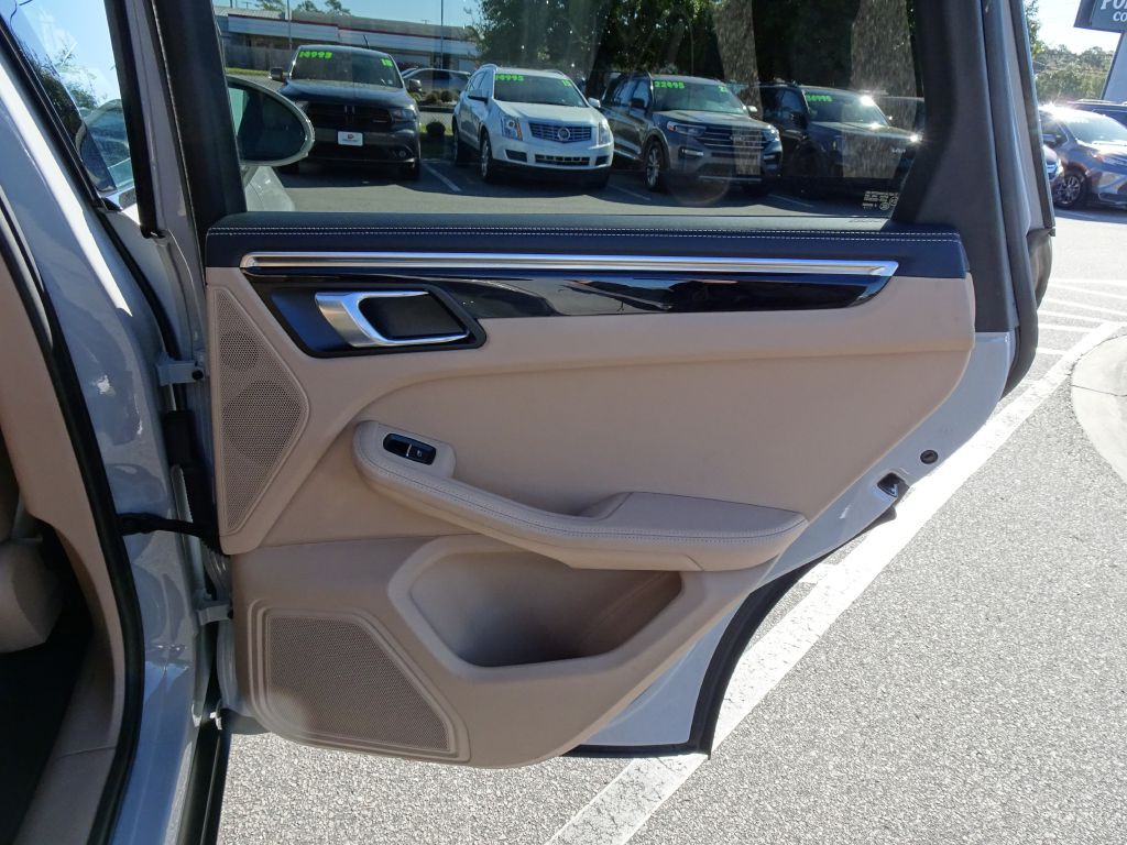 2023 Porsche Macan Image 17
