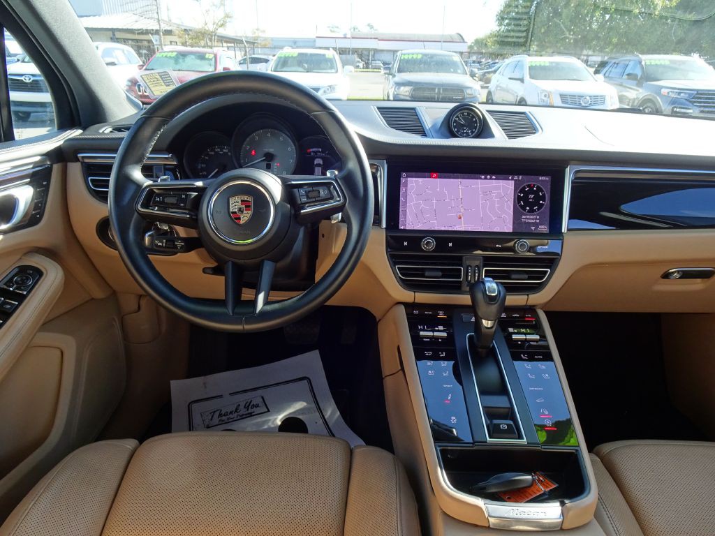 2023 Porsche Macan Image 18