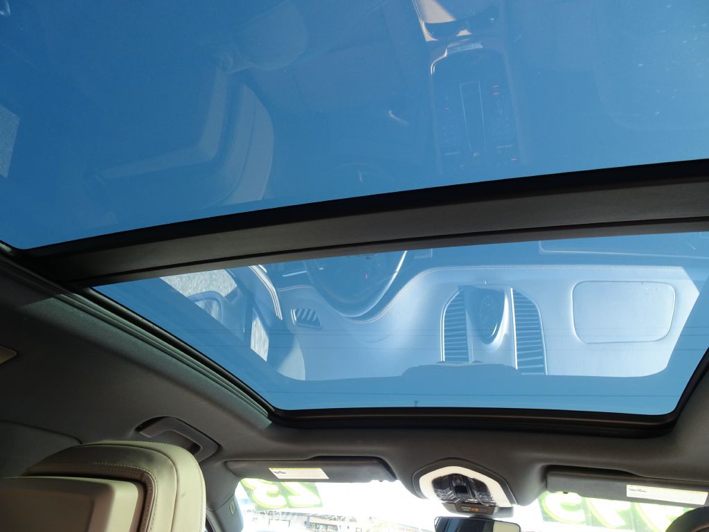 2023 Porsche Macan Image 19