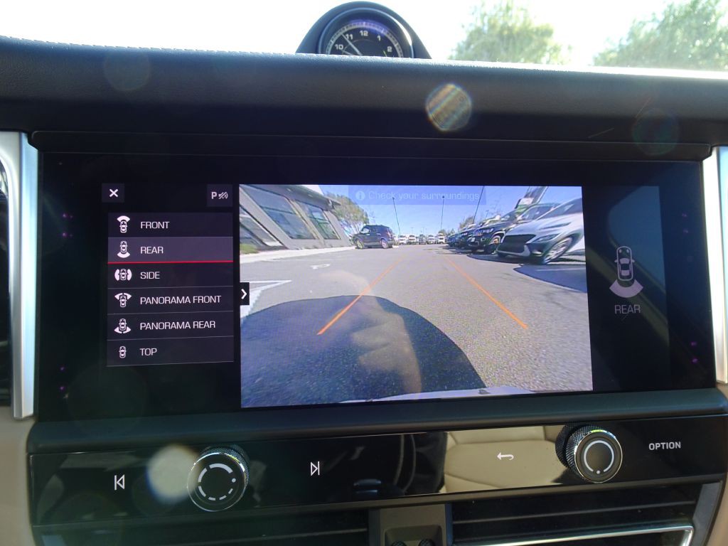 2023 Porsche Macan Image 22