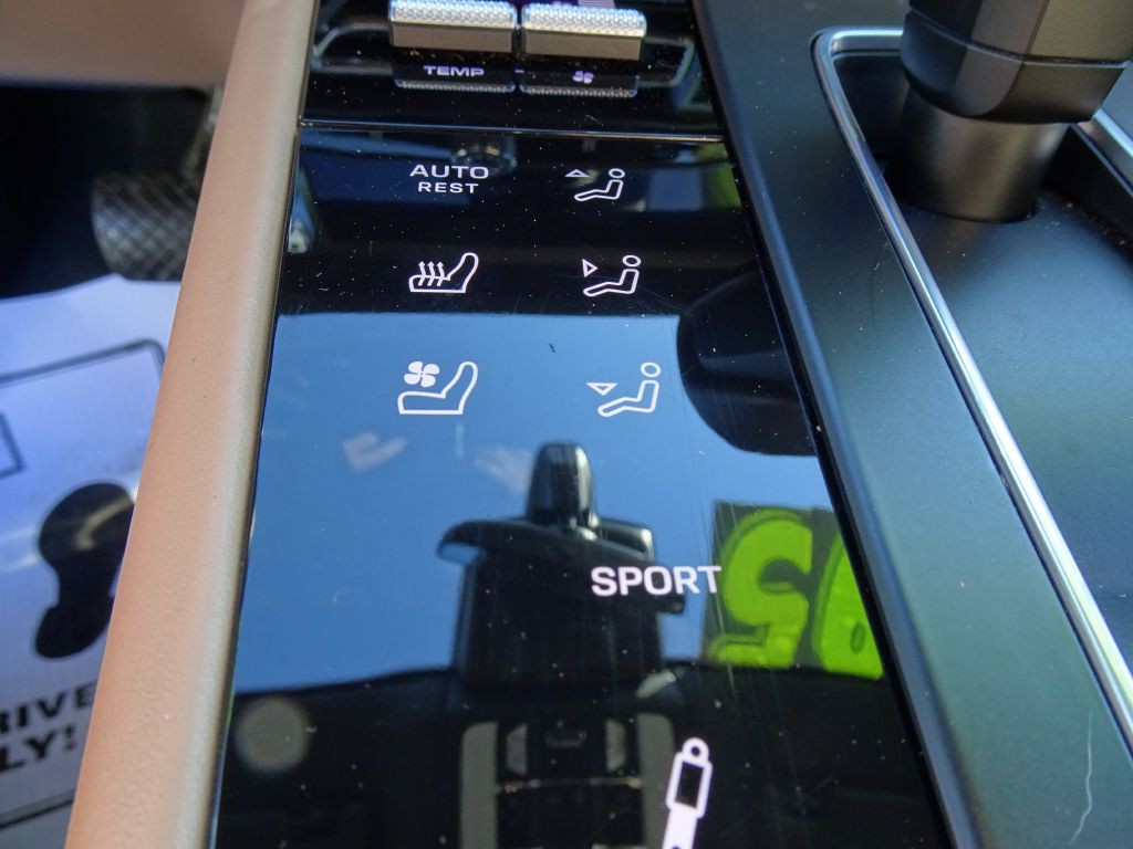 2023 Porsche Macan Image 23