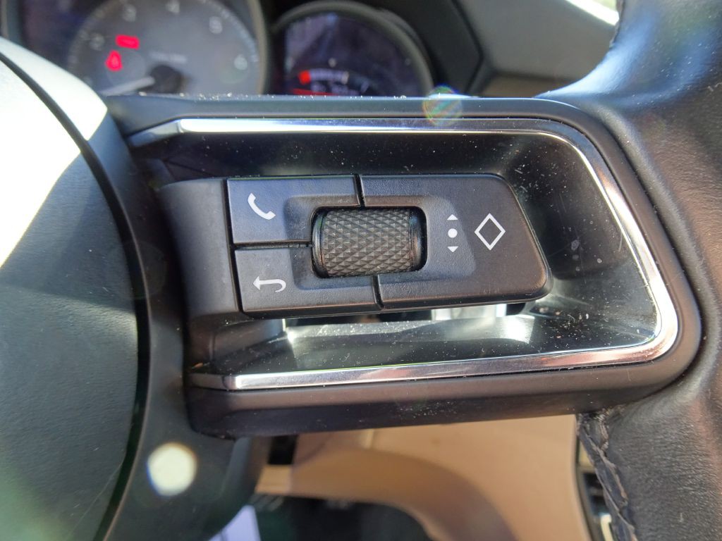 2023 Porsche Macan Image 24