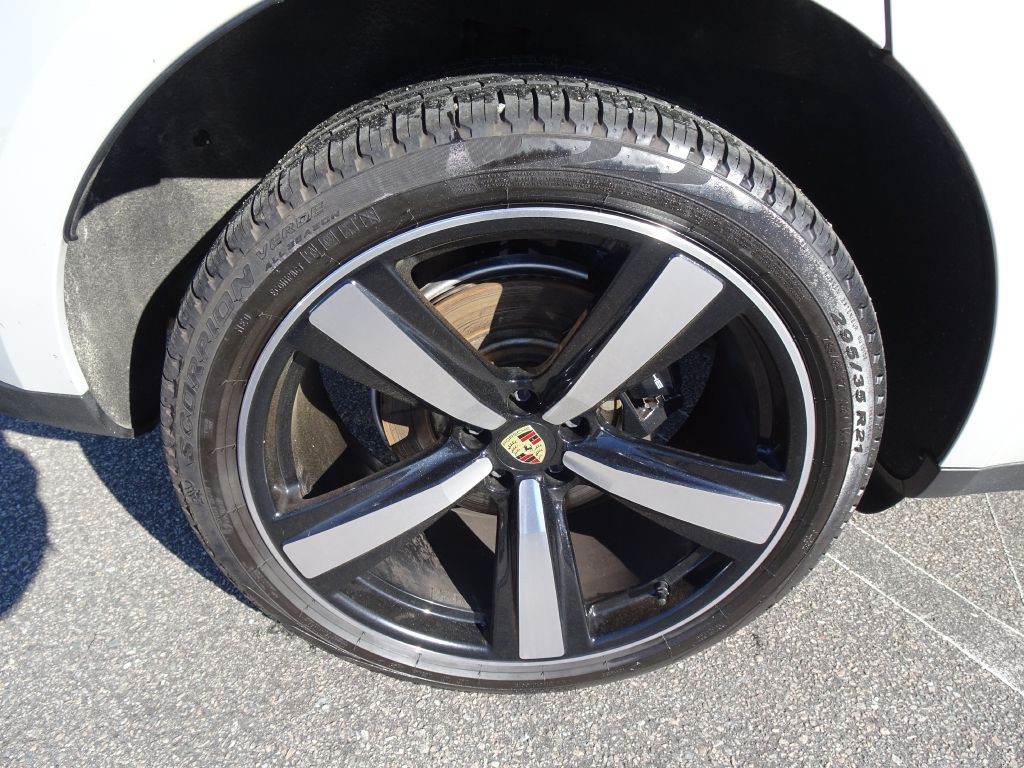 2023 Porsche Macan Image 32