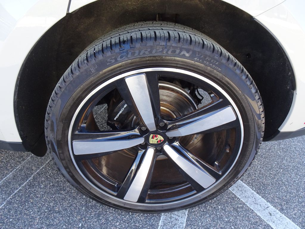 2023 Porsche Macan Image 34