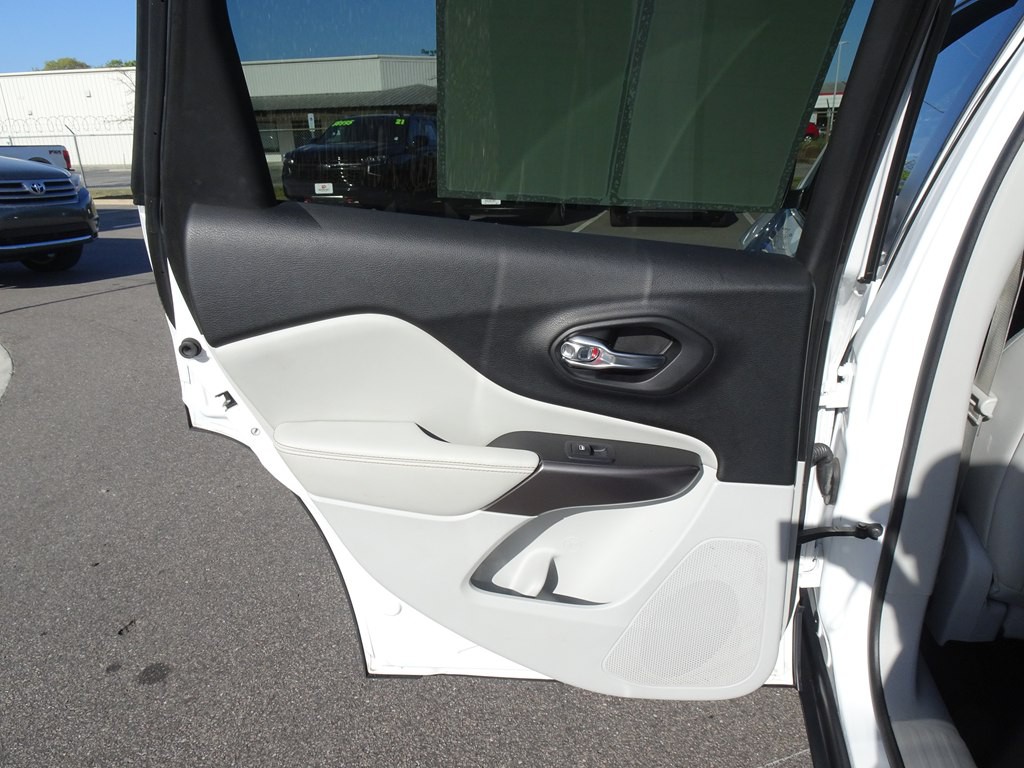 2019 Jeep Cherokee Image 14