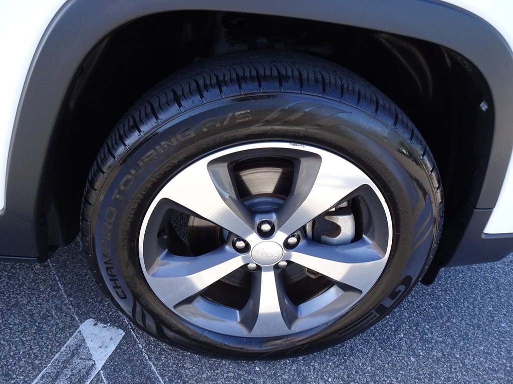 2019 Jeep Cherokee Image 32