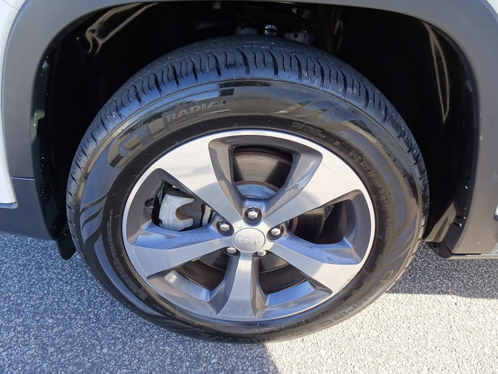 2019 Jeep Cherokee Image 38