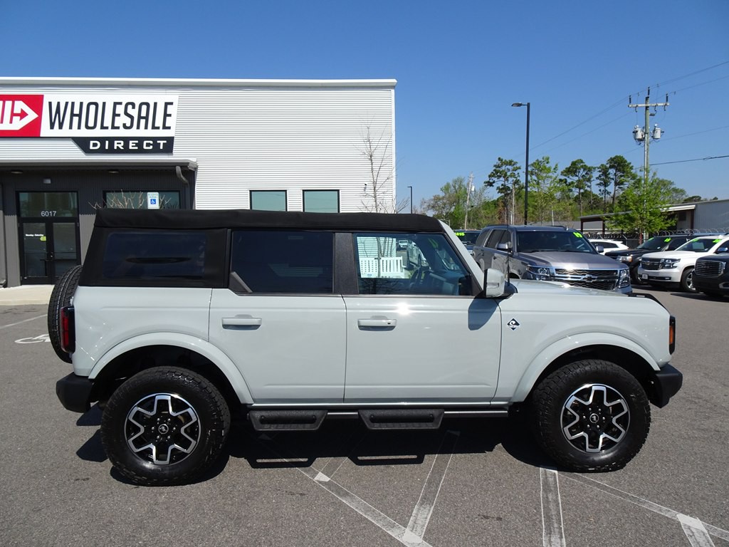 2022 Ford Bronco Image 2
