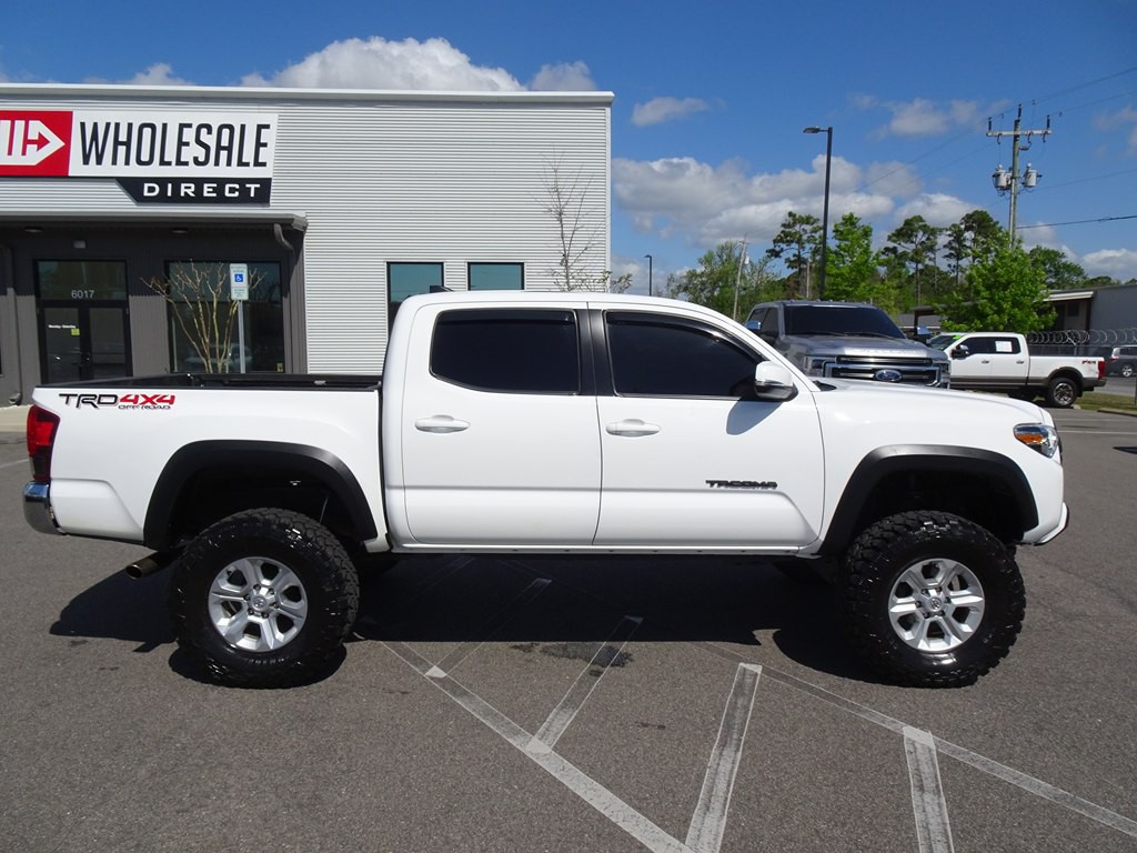 2019 Toyota Tacoma Image 2