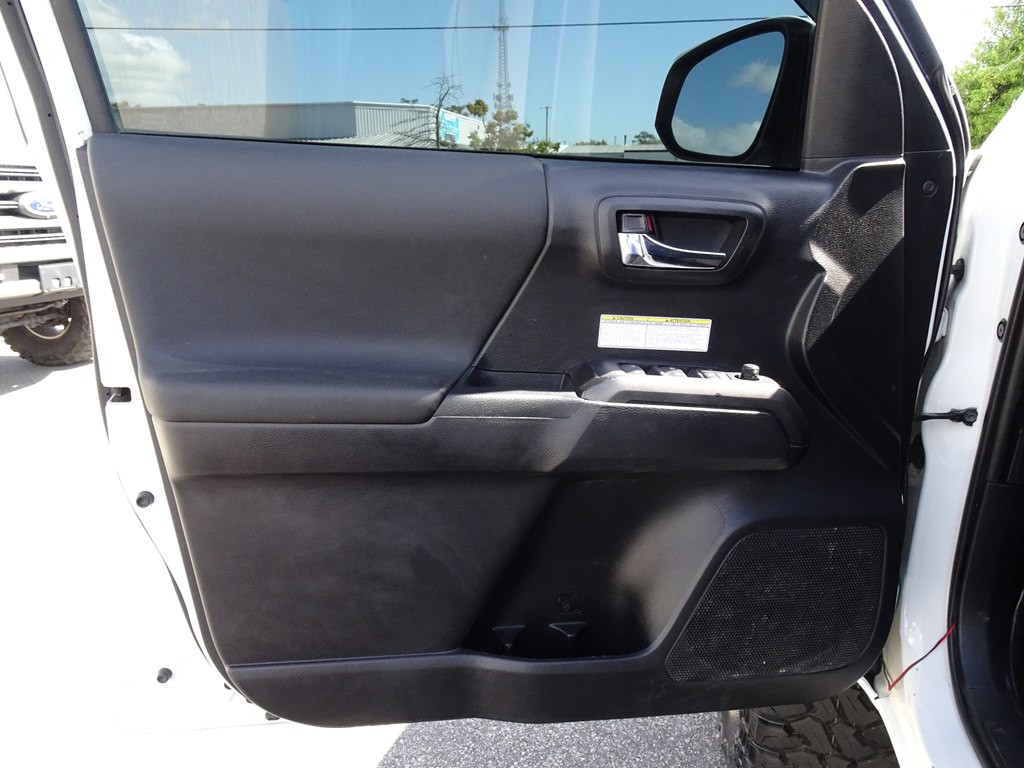 2019 Toyota Tacoma Image 11