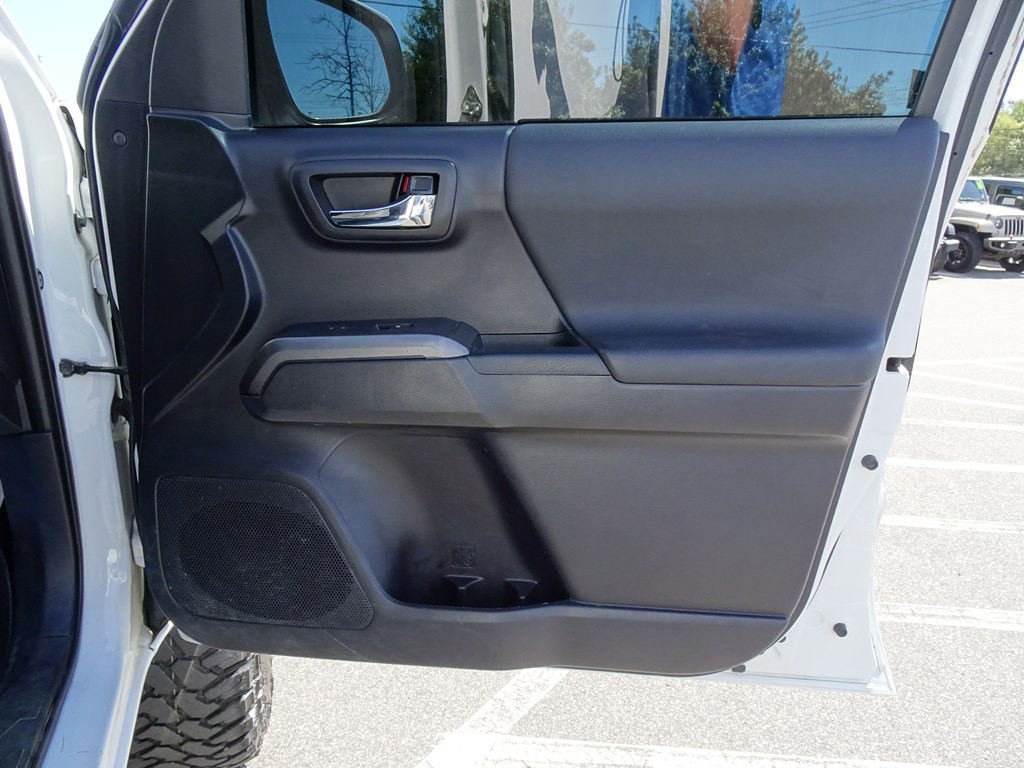 2019 Toyota Tacoma Image 16