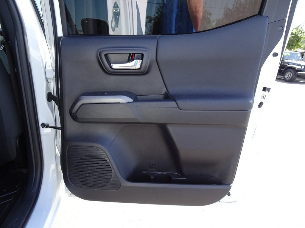 2019 Toyota Tacoma Image 18