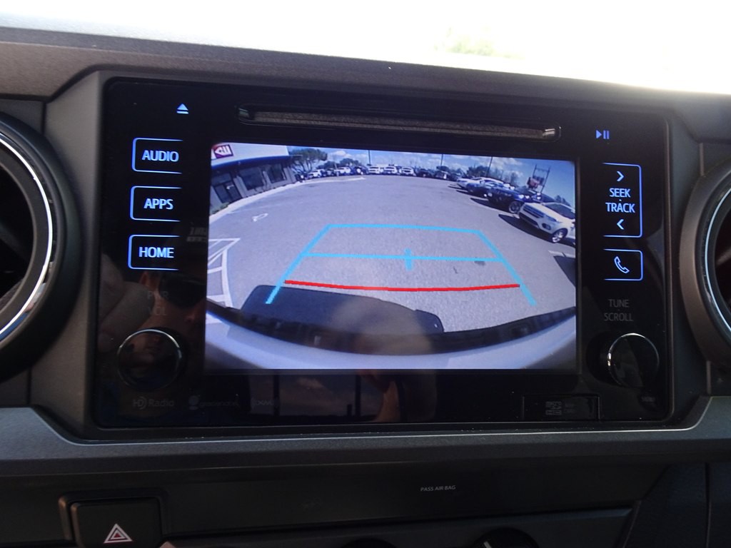 2019 Toyota Tacoma Image 21