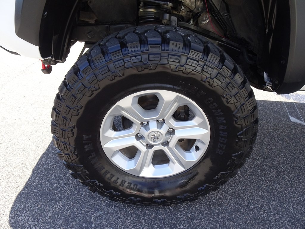 2019 Toyota Tacoma Image 36