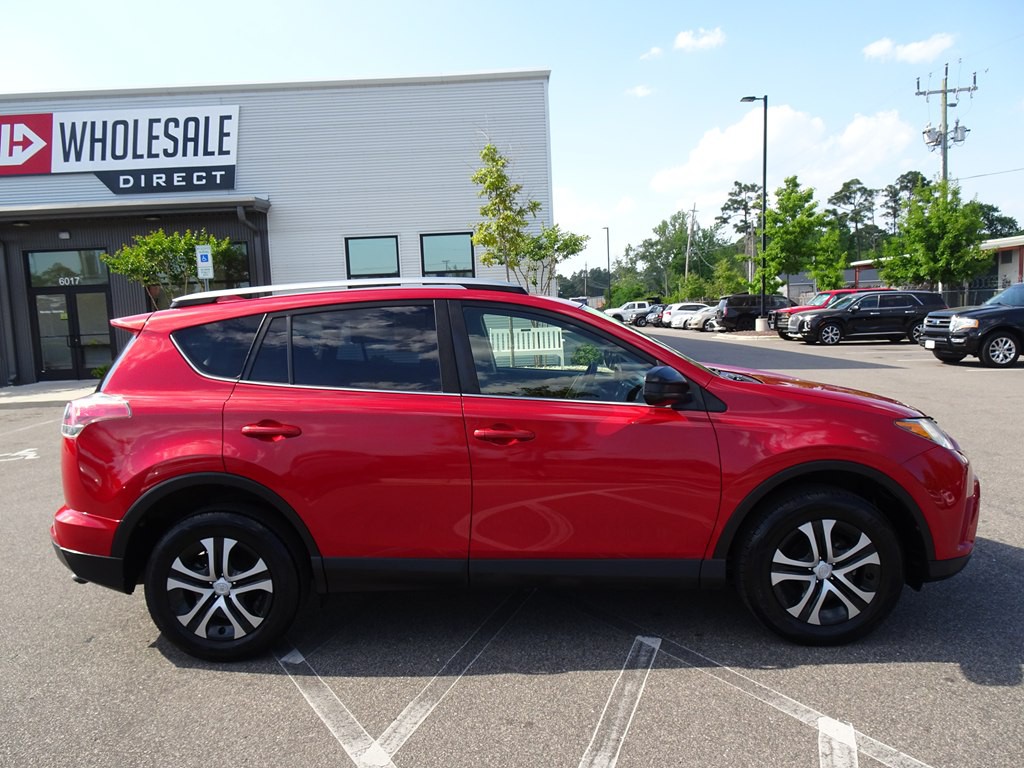 2017 Toyota Rav4 Image 2