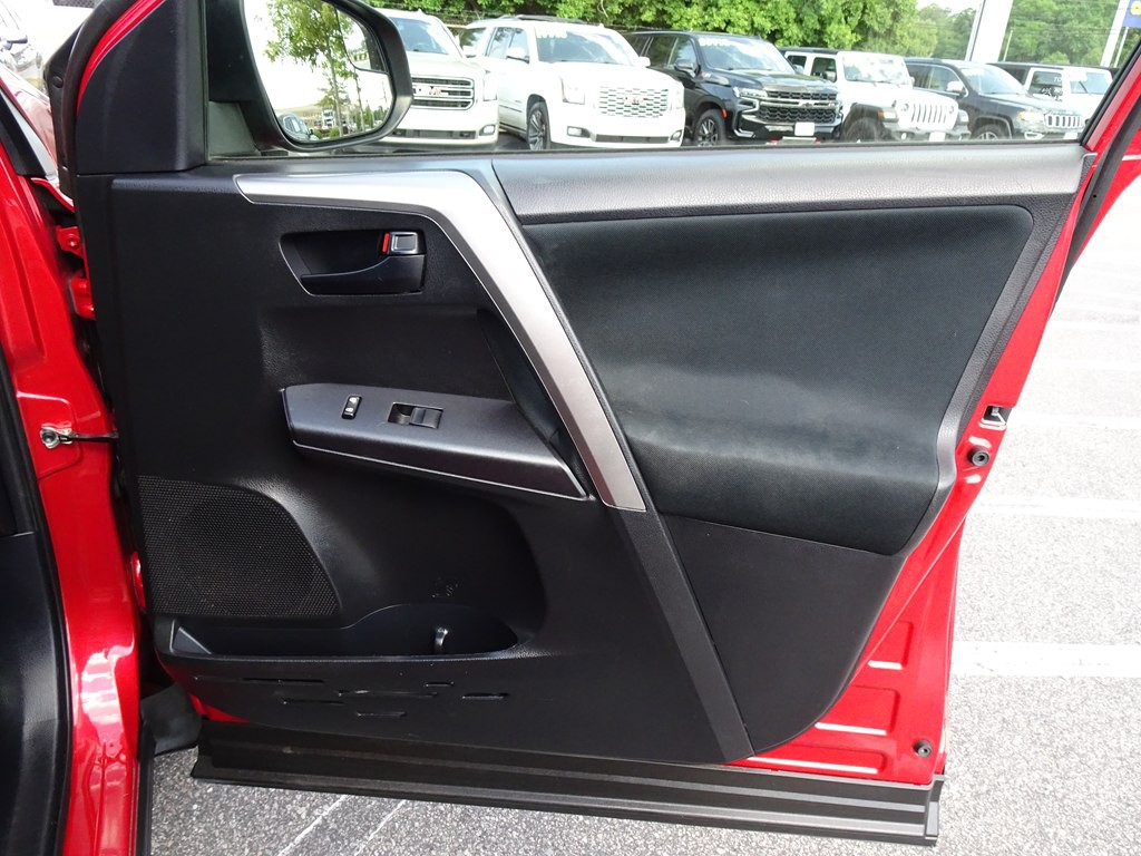 2017 Toyota Rav4 Image 16