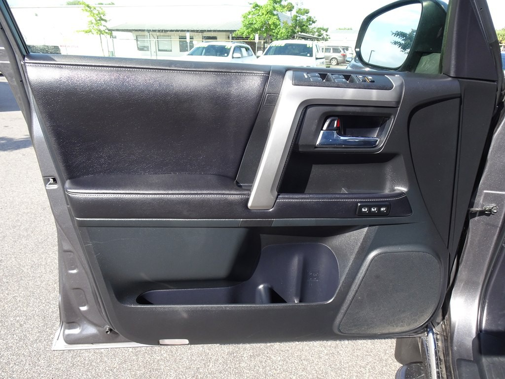2016 Toyota 4Runner Image 10