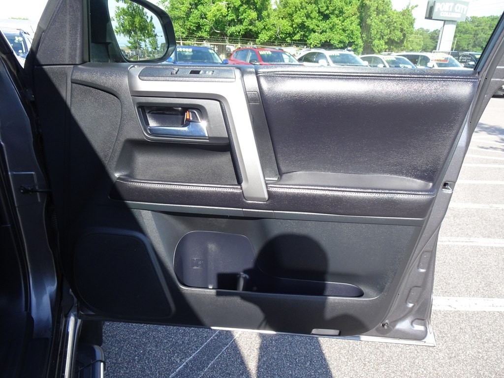 2016 Toyota 4Runner Image 16