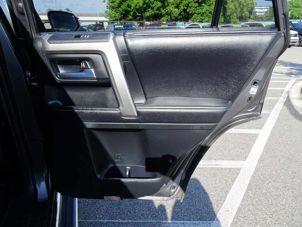 2016 Toyota 4Runner Image 18