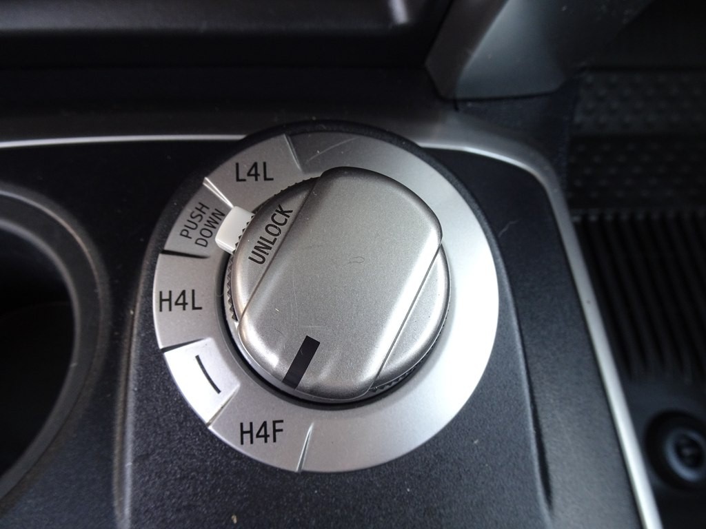 2016 Toyota 4Runner Image 24