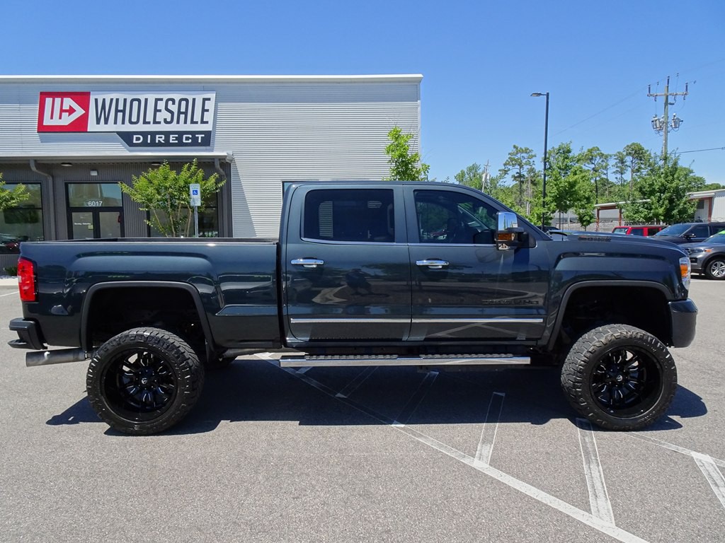 2019 GMC Sierra Image 2