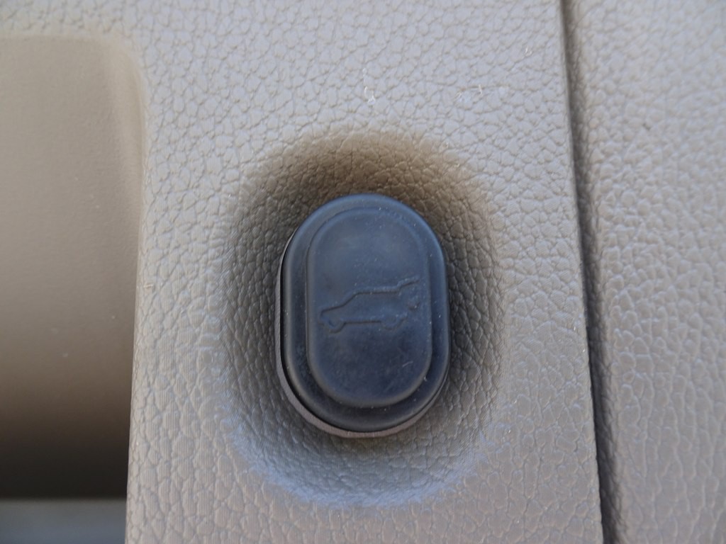 2018 Chevrolet Suburban Image 36