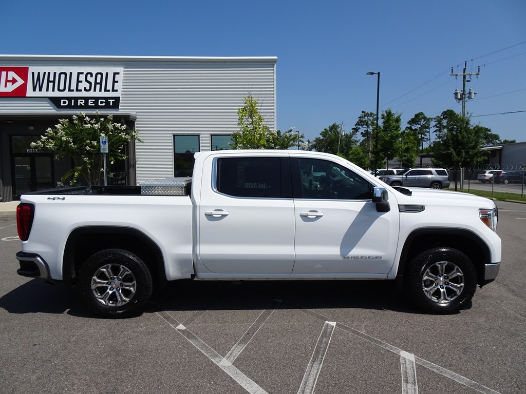 2022 GMC Sierra Image 2