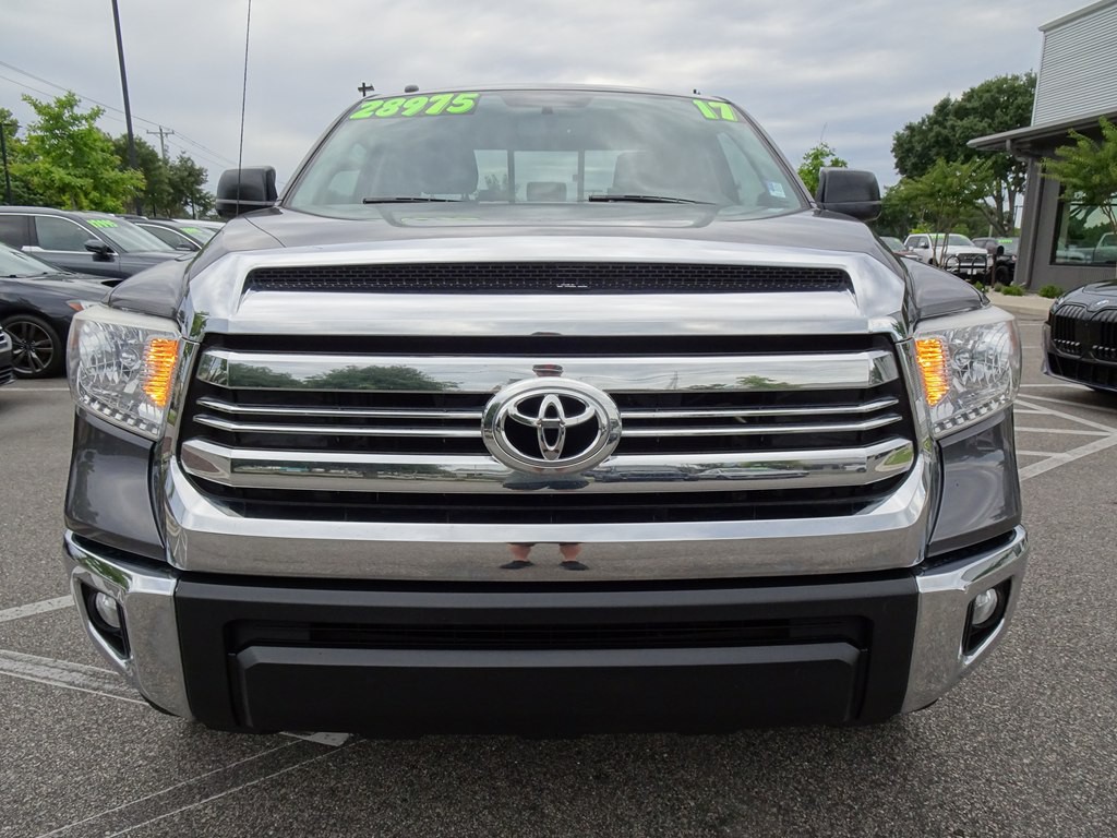2017 Toyota Tundra Image 8