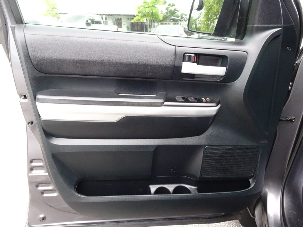 2017 Toyota Tundra Image 11