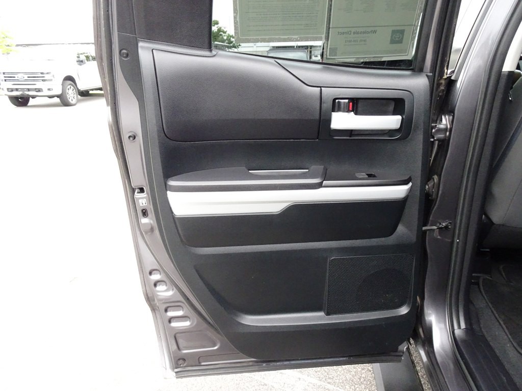 2017 Toyota Tundra Image 14