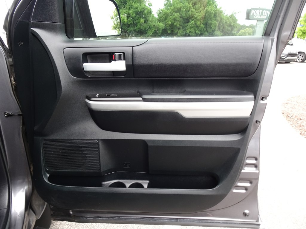 2017 Toyota Tundra Image 16