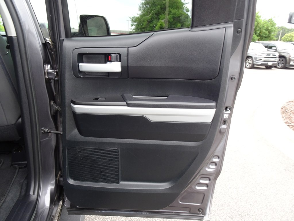 2017 Toyota Tundra Image 18