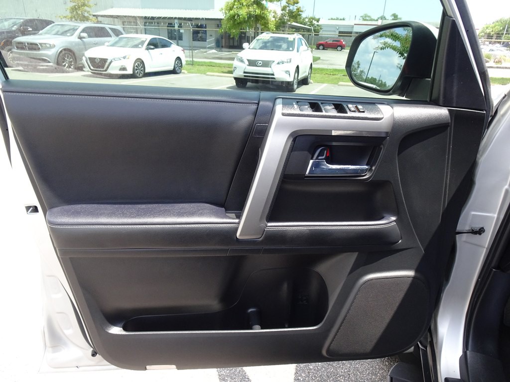 2021 Toyota 4Runner Image 9