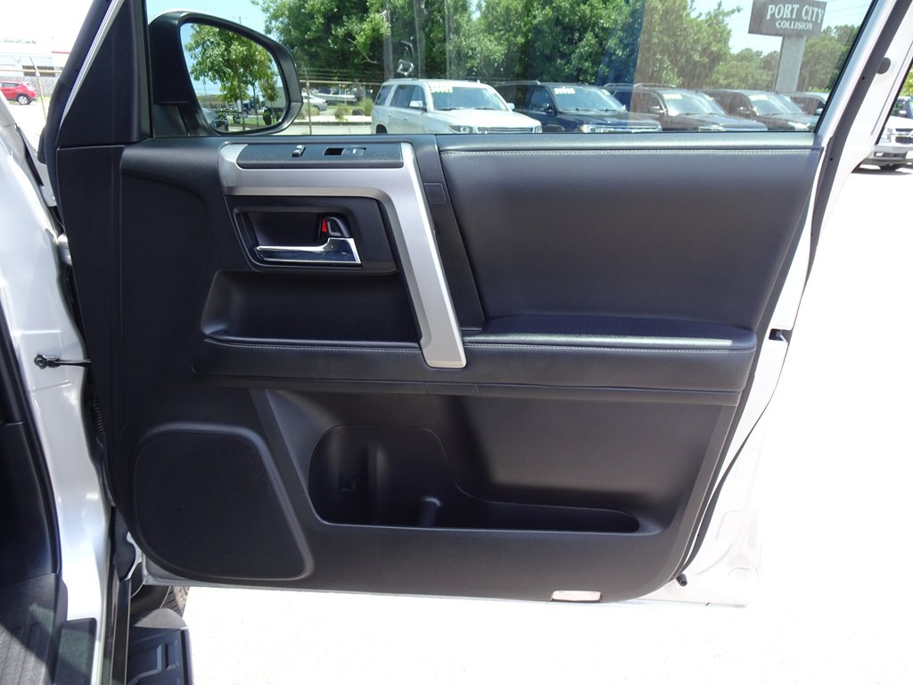 2021 Toyota 4Runner Image 14