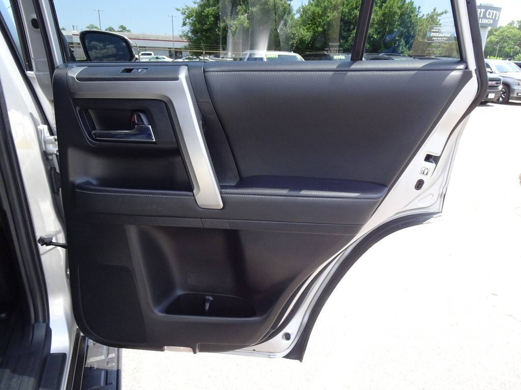 2021 Toyota 4Runner Image 16