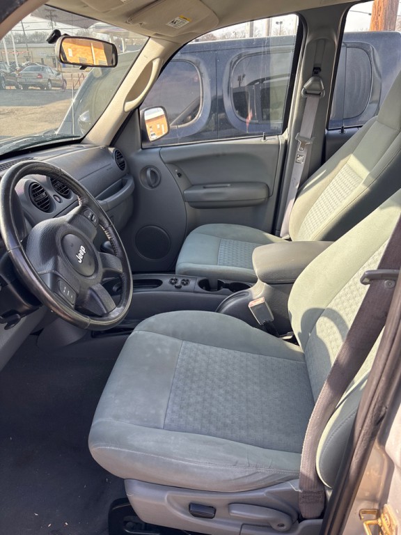 2007 Jeep Liberty Image 3