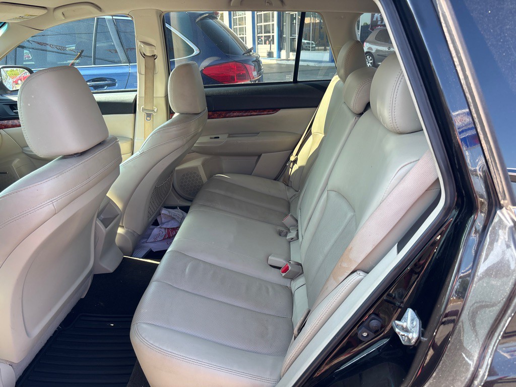 2011 Subaru Outback Image 4