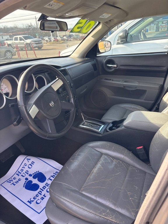 2005 Dodge Magnum Image 3