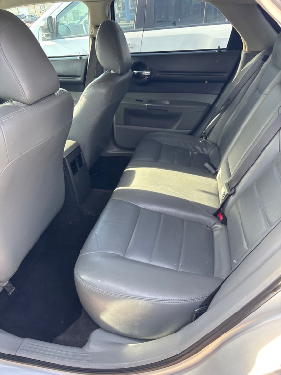 2005 Dodge Magnum Image 4