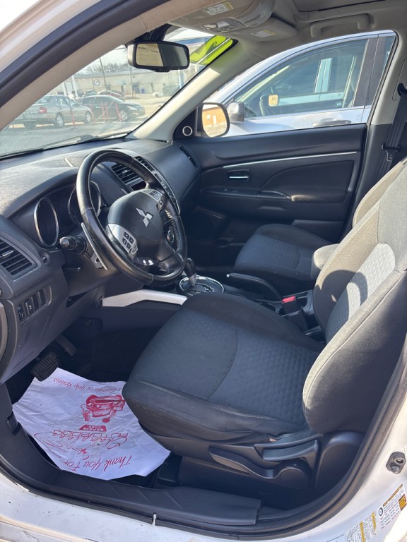 2012 Mitsubishi Outlander Image 3