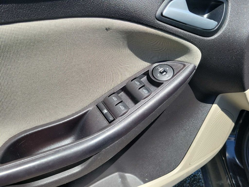 2013 Ford Focus Image 9