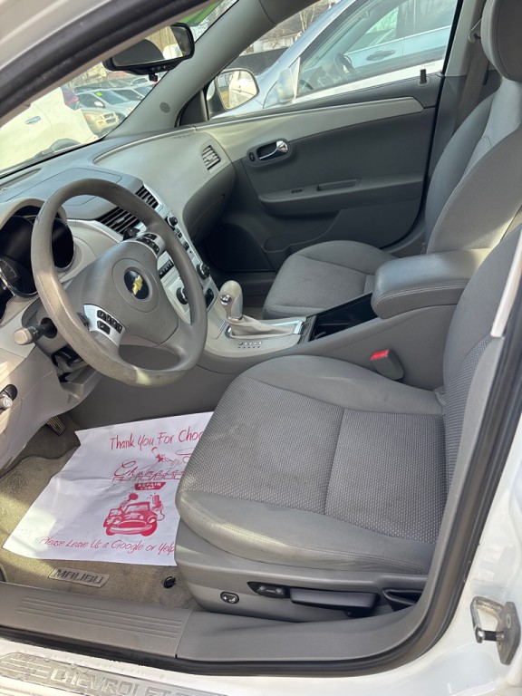 2010 Chevrolet Malibu Image 3